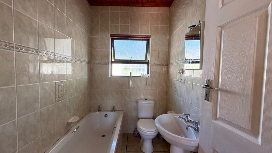 4 Bedroom Property for Sale in Arbeidslus Western Cape